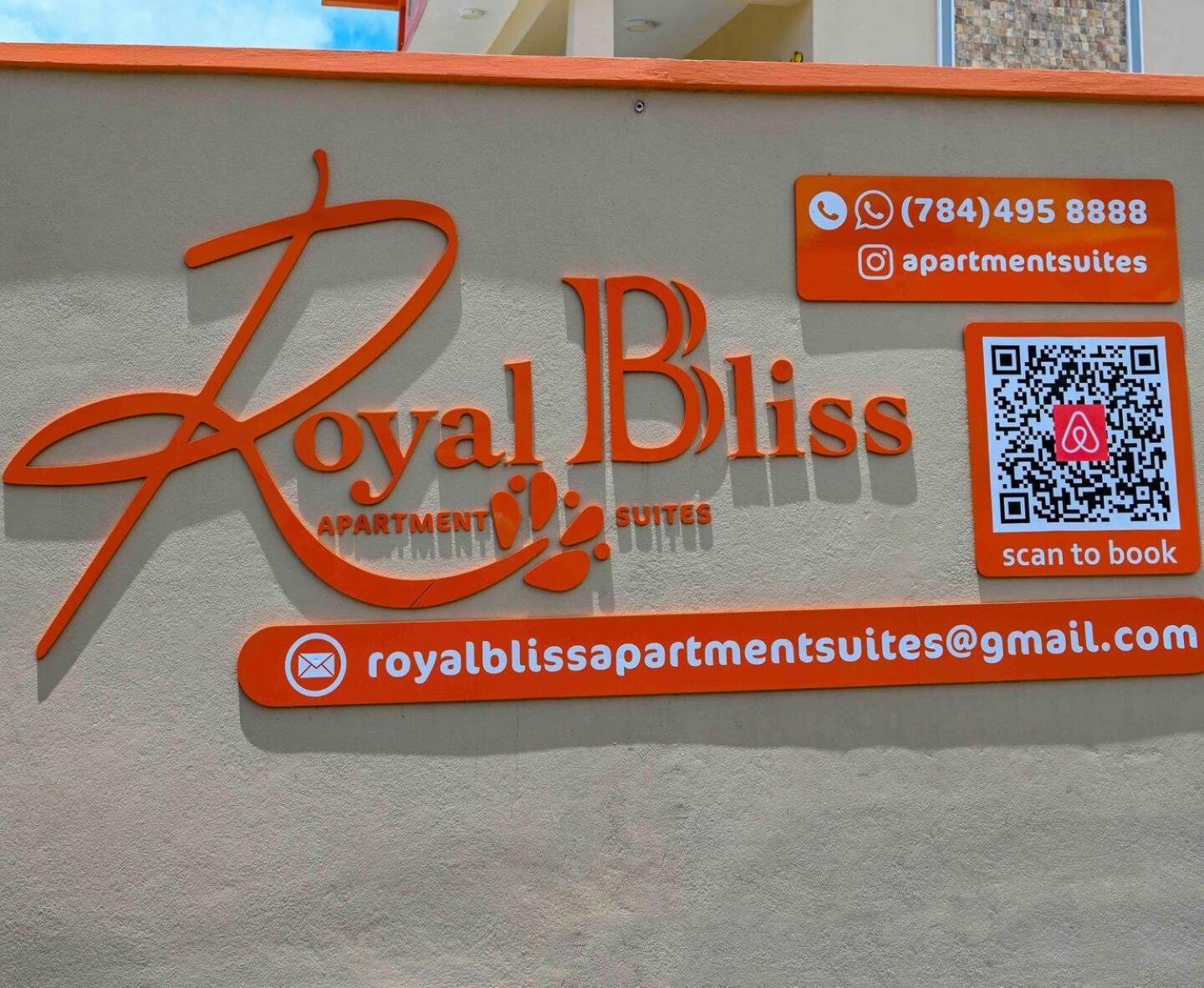 Royal Bliss Apartment Suites 金斯敦 外观 照片